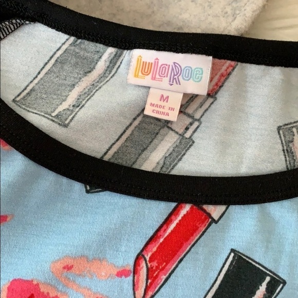 Iularoe • raglan tshirt dress in lipstick print - Picture 5 of 6